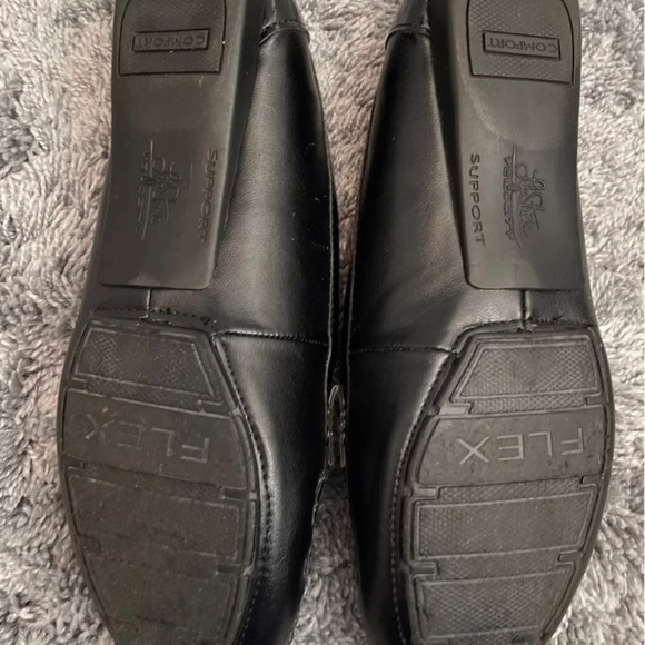 EUC Life Stride Loafers (Size 8) - Picture 4 of 4